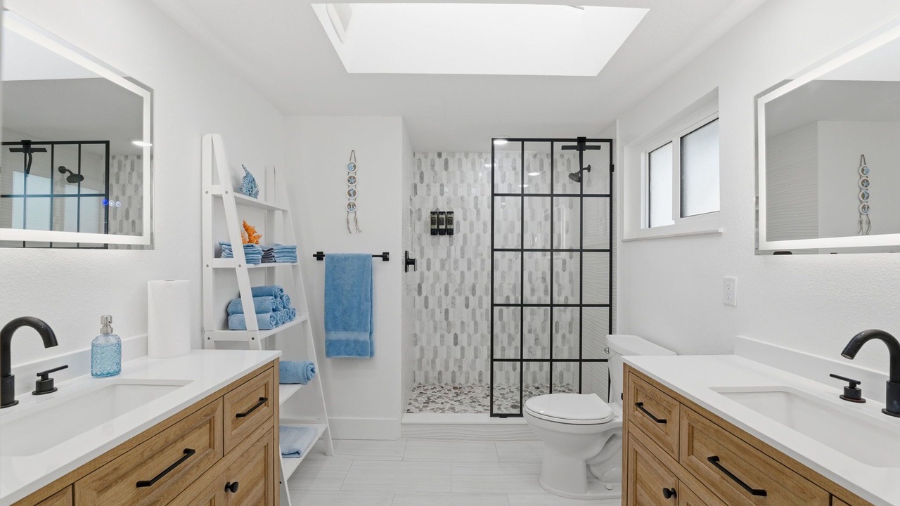 Photo of Bathroom in Tropic Shores