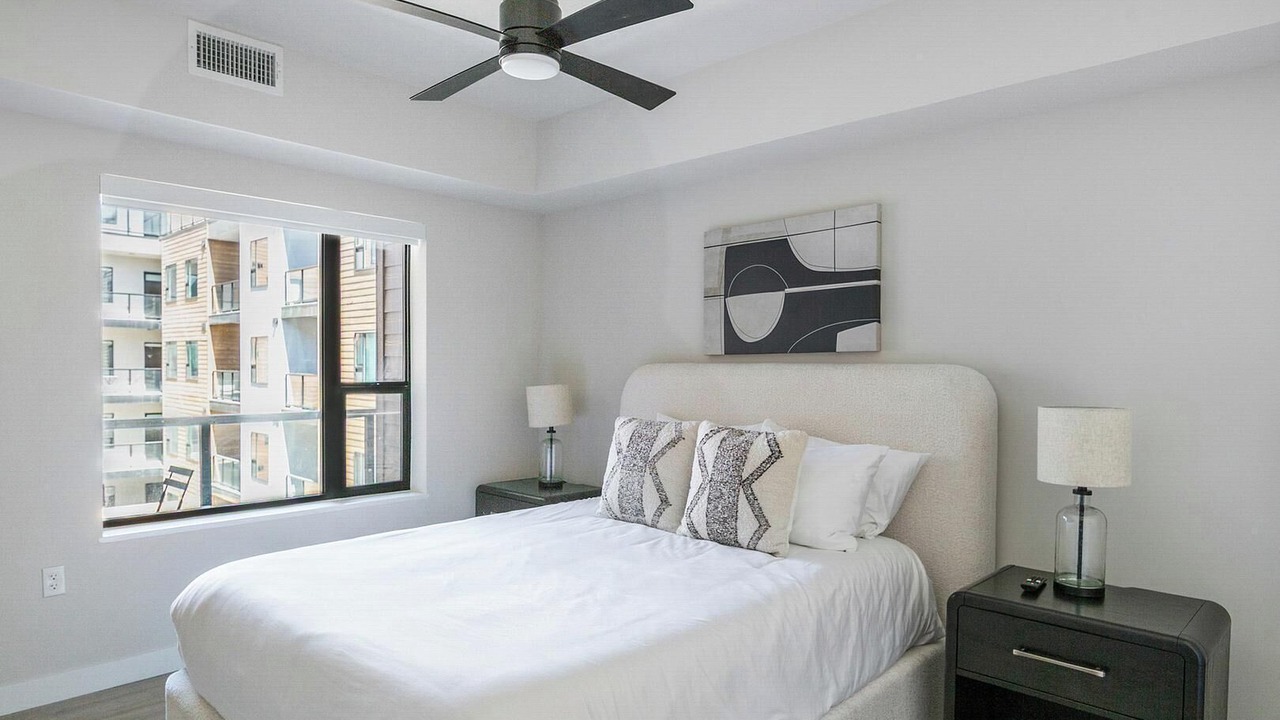 Photo of Bedroom in People's Freeway