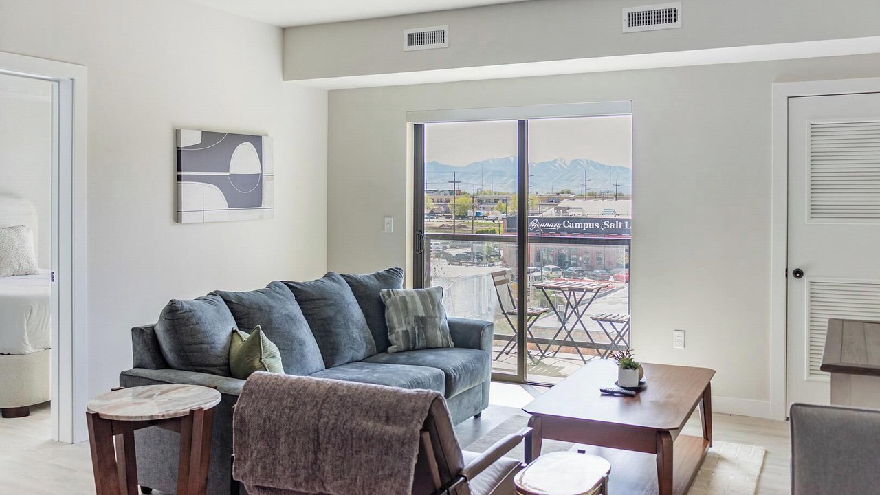 Photo of Livingroom in People's Freeway
