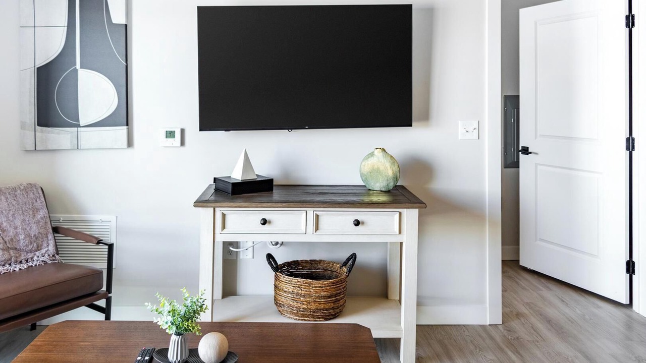 Photo of Livingroom in People's Freeway