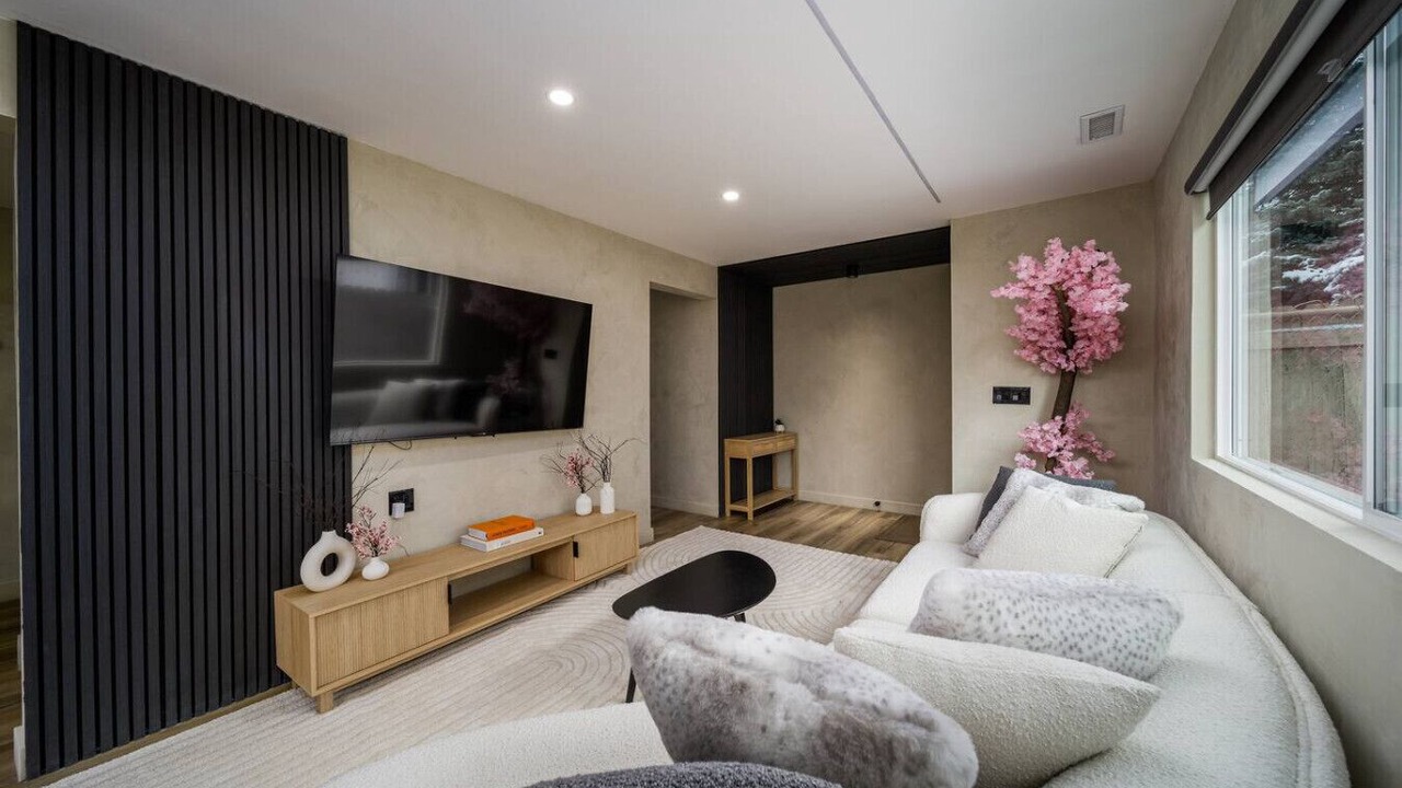 Photo of Livingroom in Cottonwood Heights