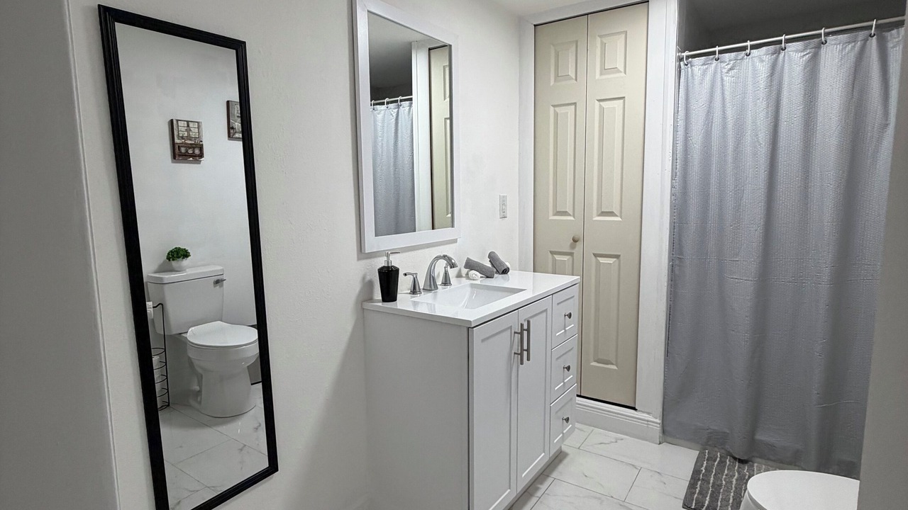 Photo of Bathroom in Pinecrest West Park