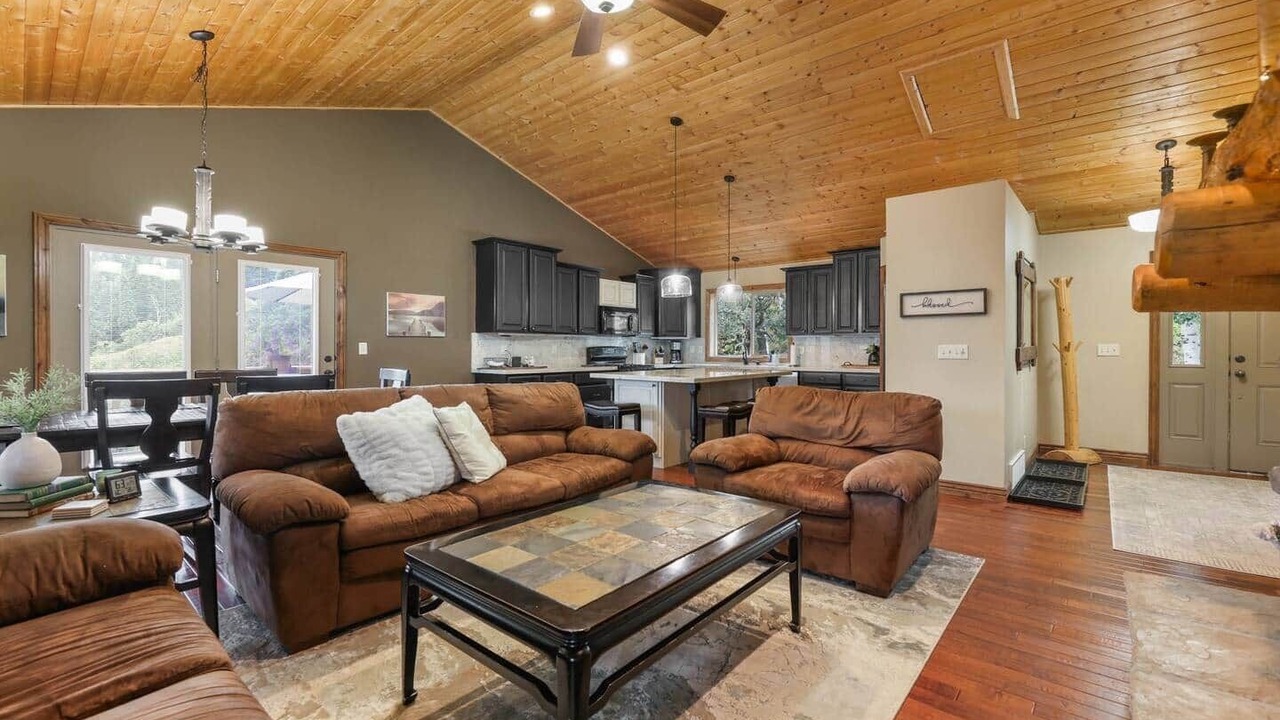 Photo of Livingroom in Tollgate Canyon