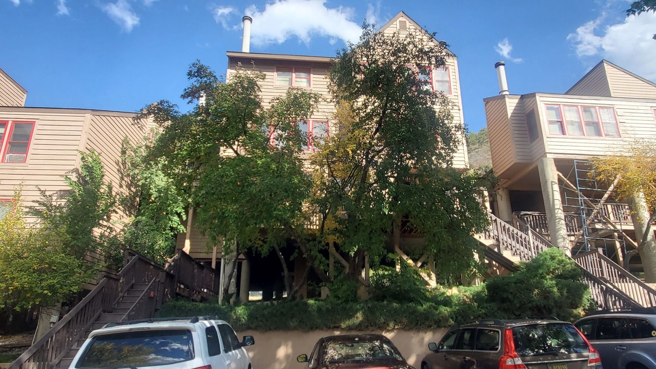 Photo of Outdoor in Hillcrest Estates