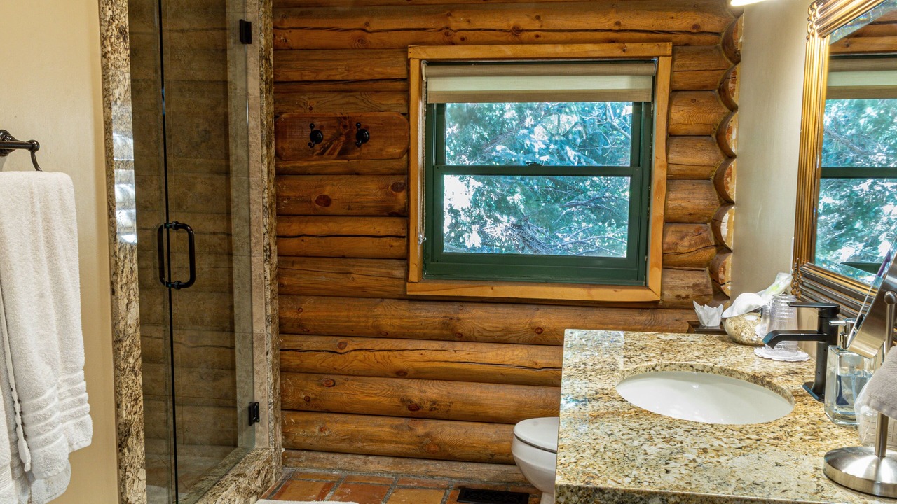 Photo of Bathroom in Sandy