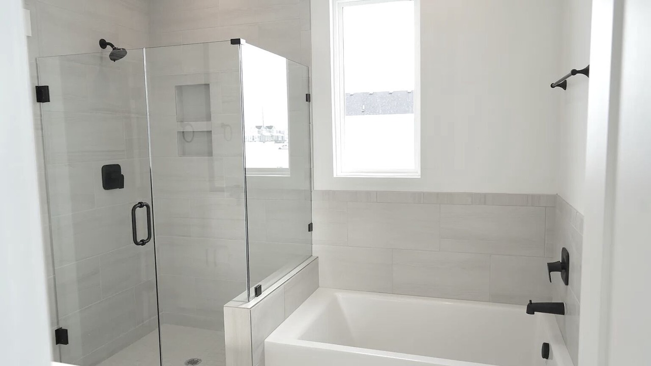 Photo of Bathroom in Daybreak