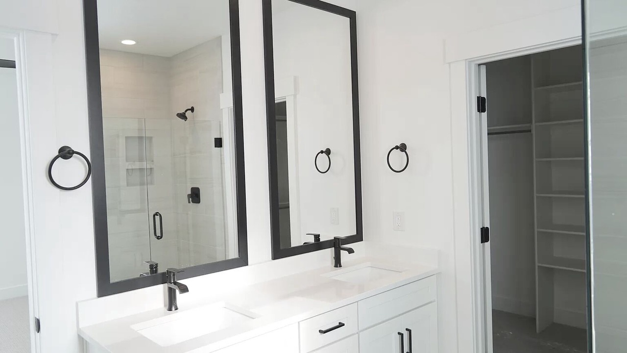 Photo of Bathroom in Daybreak