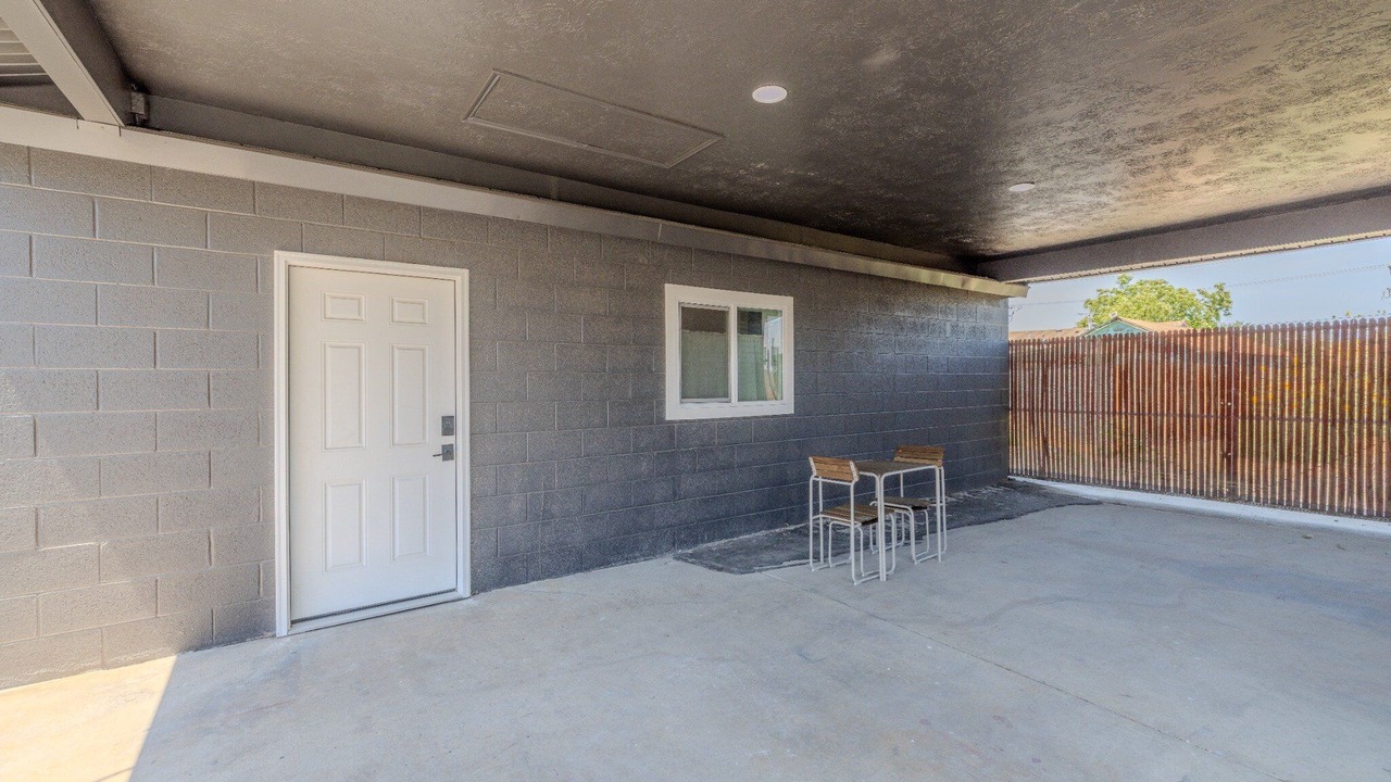 Photo of Outdoor in Poplar Grove
