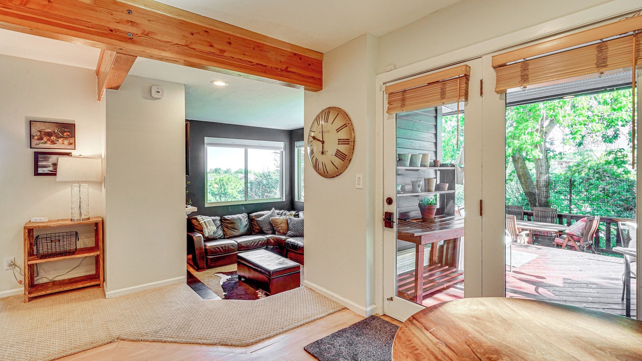 Photo of Livingroom in Granite