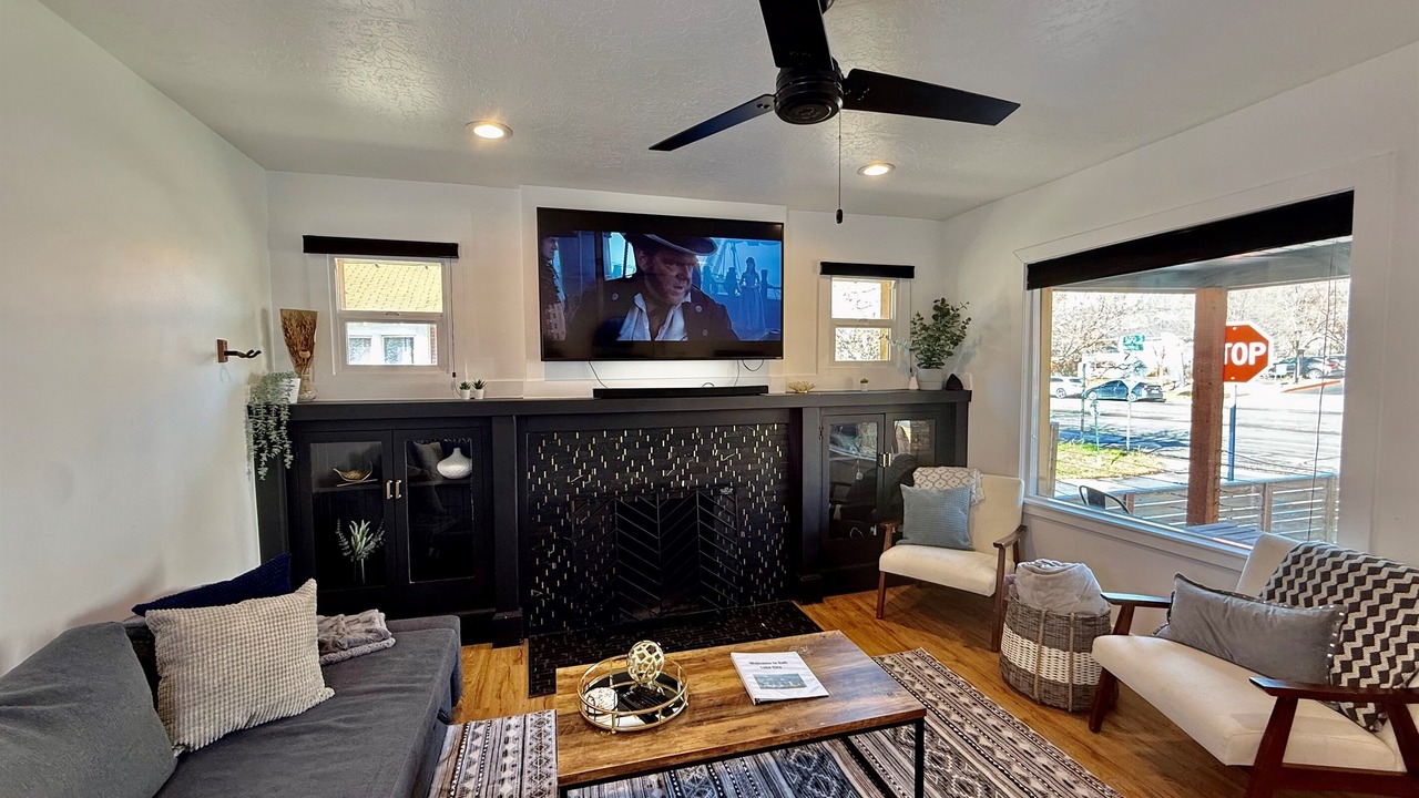 Photo of Livingroom in Central City