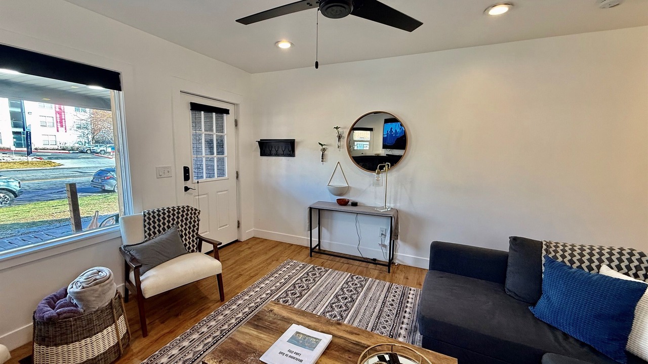 Photo of Livingroom in Central City