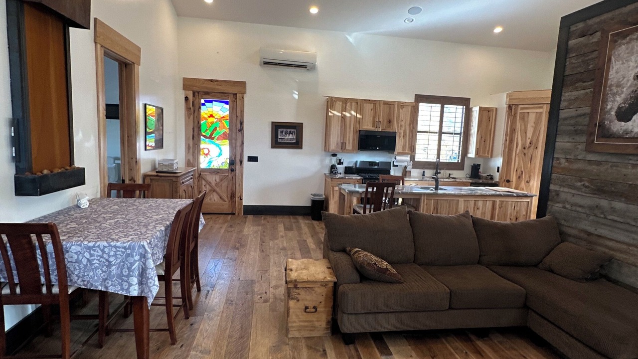 Photo of Livingroom in Draper