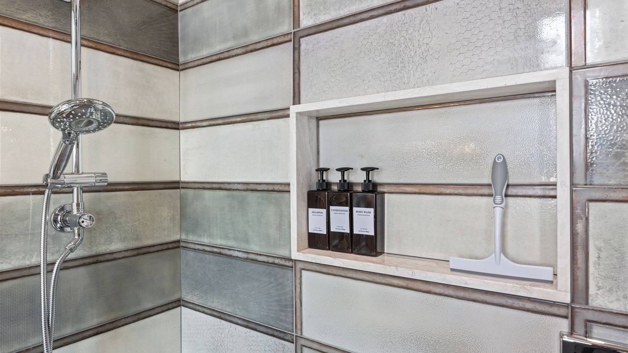 Photo of Bathroom in Cottage Lake