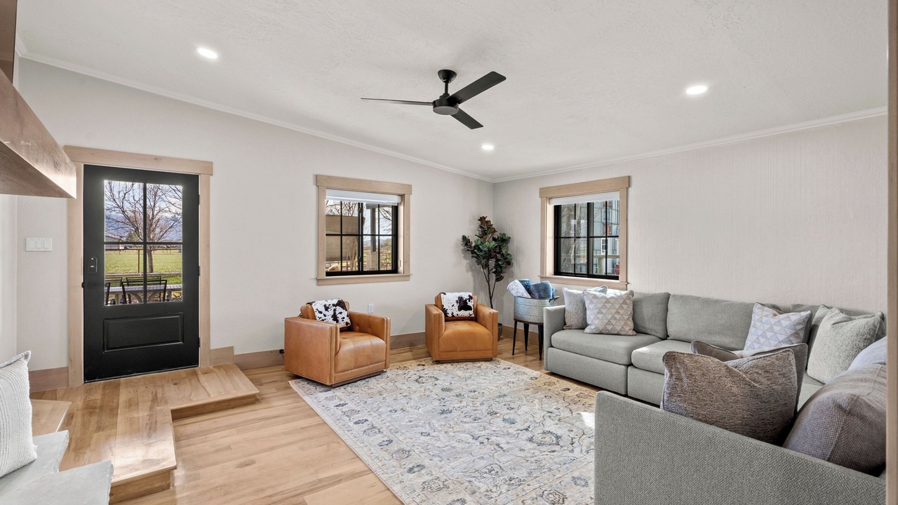 Photo of Livingroom in Lake Shore