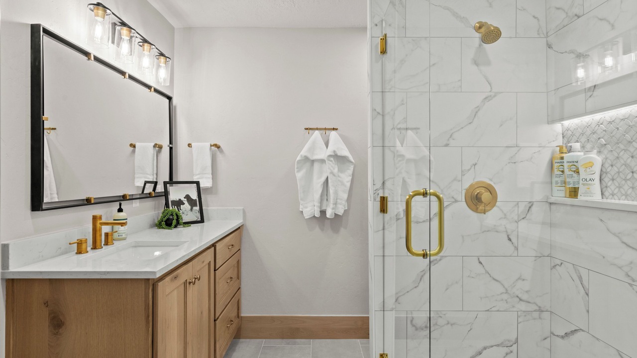 Photo of Bathroom in Lake Shore