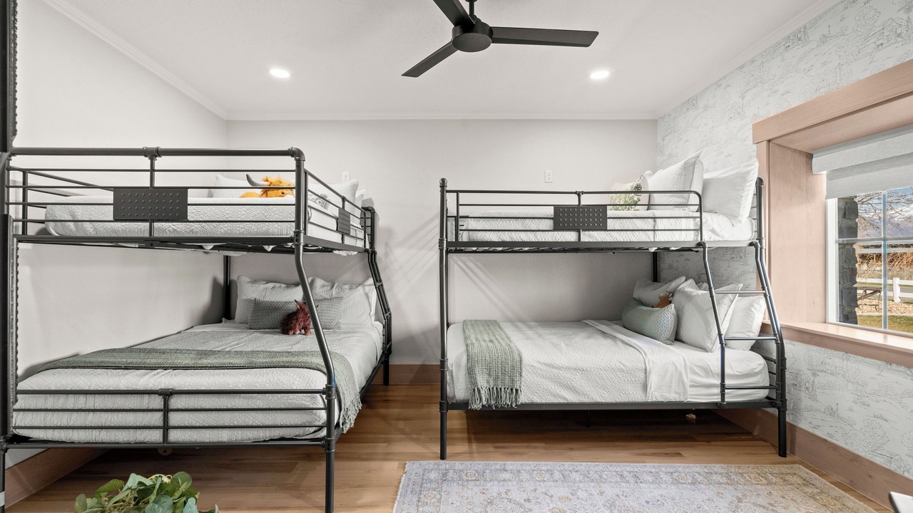 Photo of Bedroom in Lake Shore
