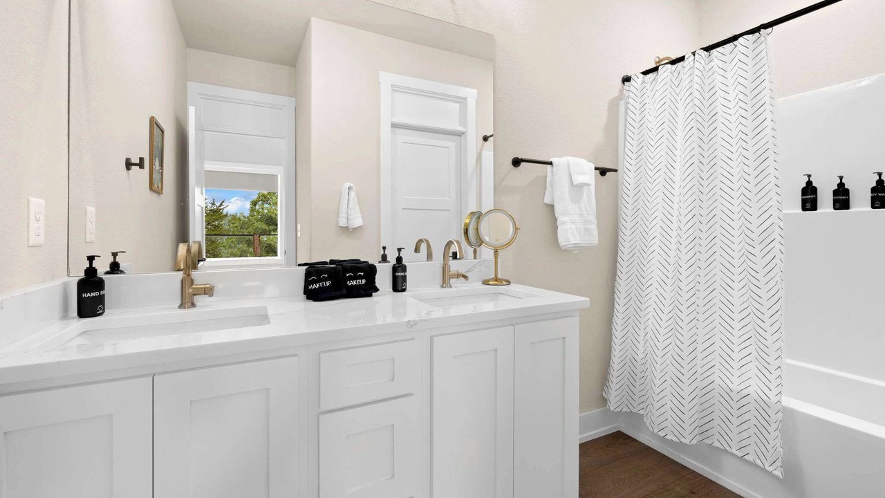 Photo of Bathroom in Lost Bridge Village
