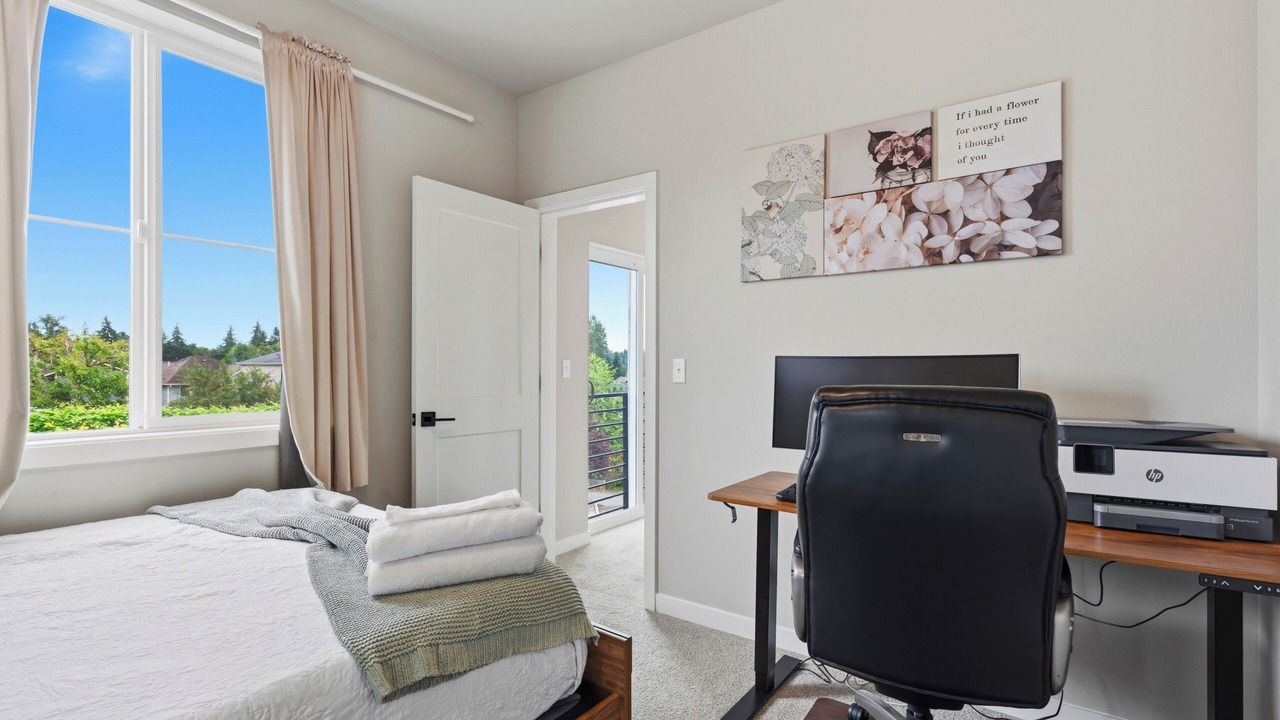 Photo of Bedroom in Paine Field-Lake Stickney
