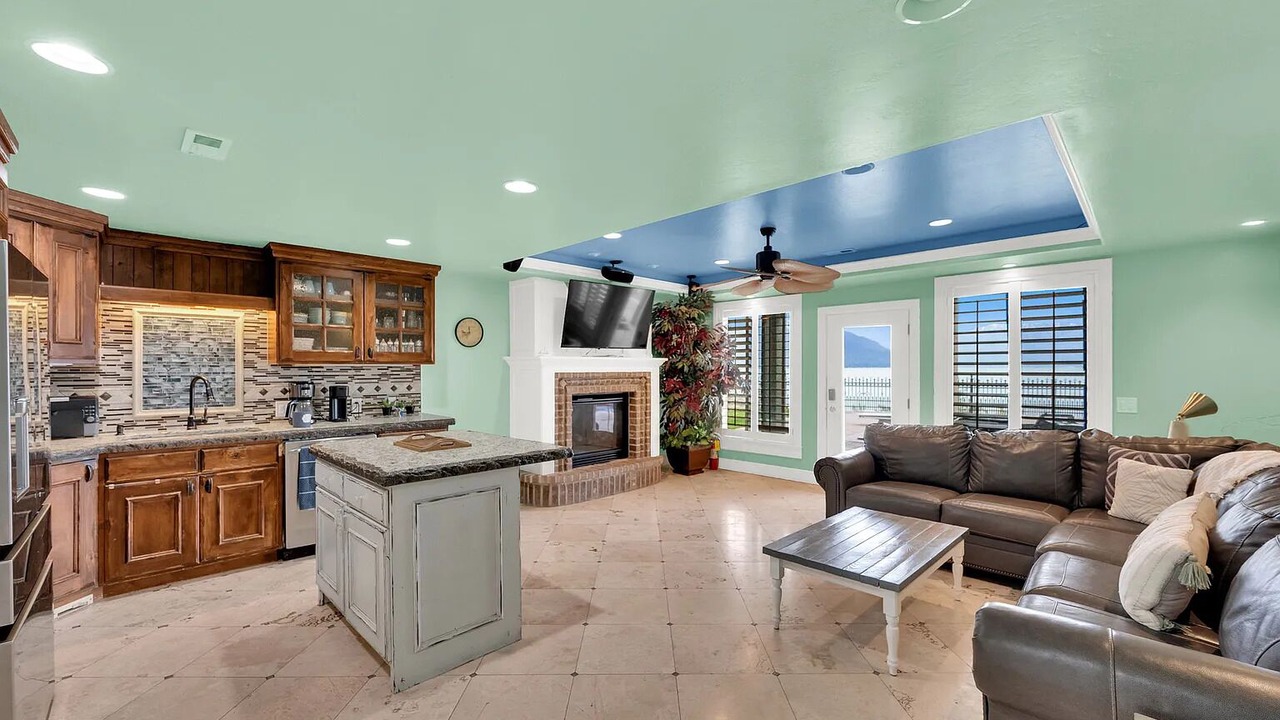 Photo of Livingroom in Saratoga Springs