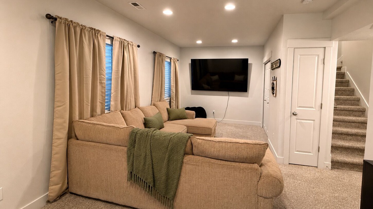Photo of Livingroom in Bluffdale