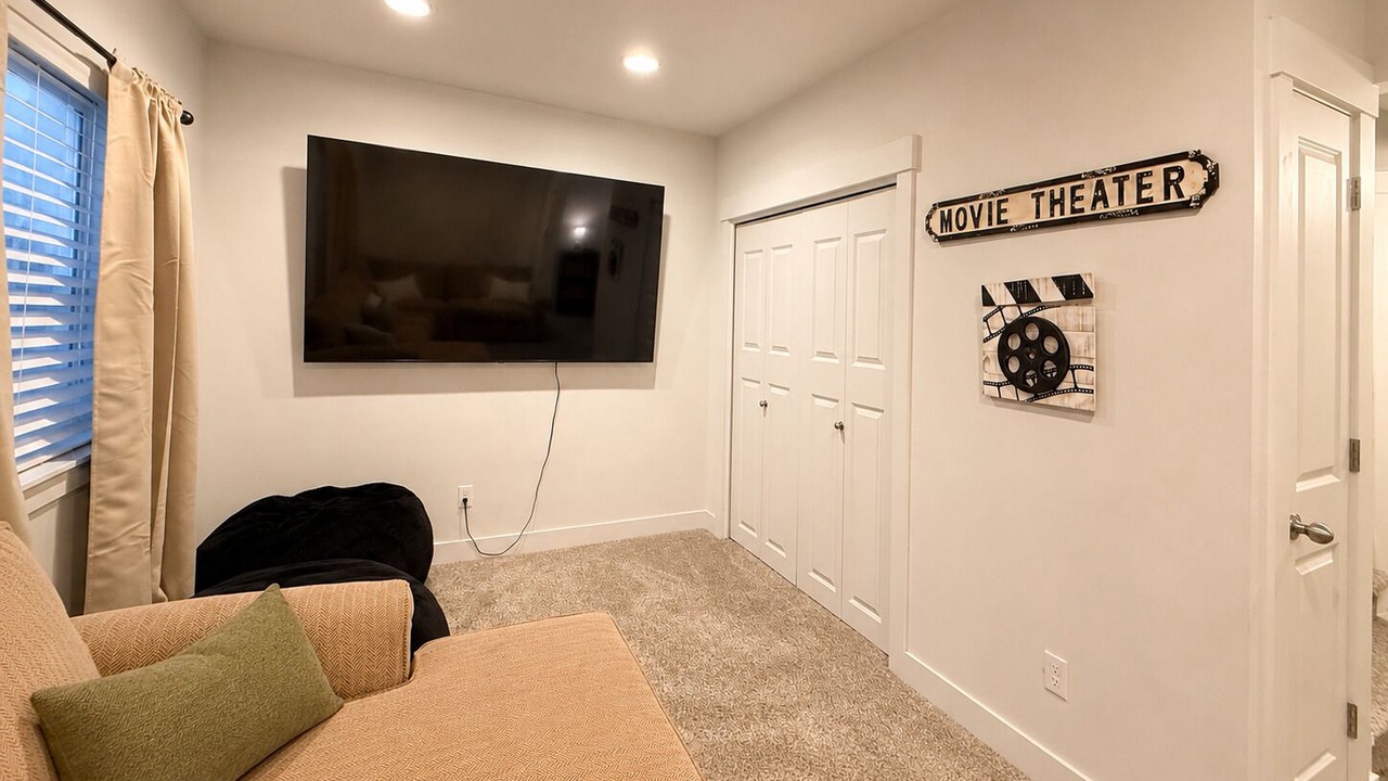 Photo of Livingroom in Bluffdale