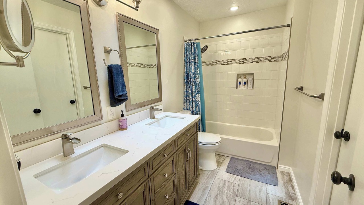 Photo of Bathroom in Sandy