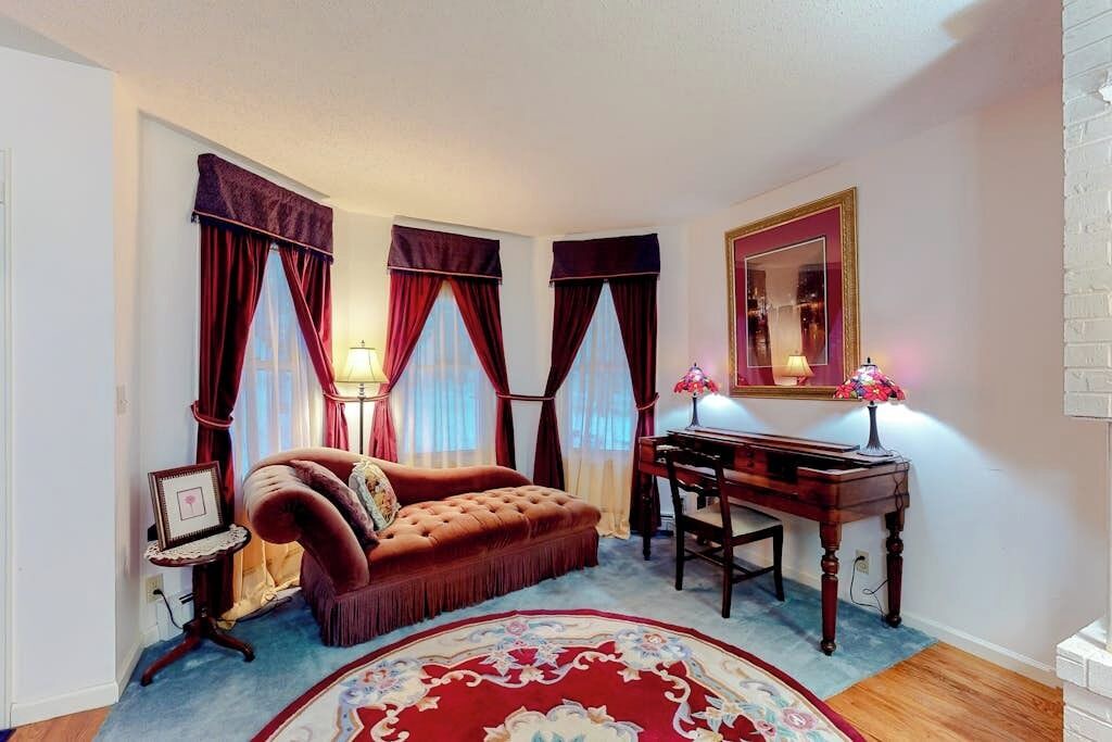 Photo of Livingroom in South Fork