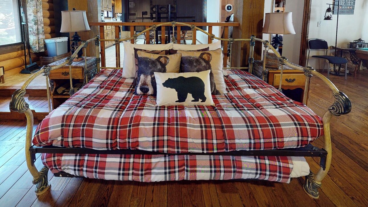 Photo of Bedroom in Twin Peaks