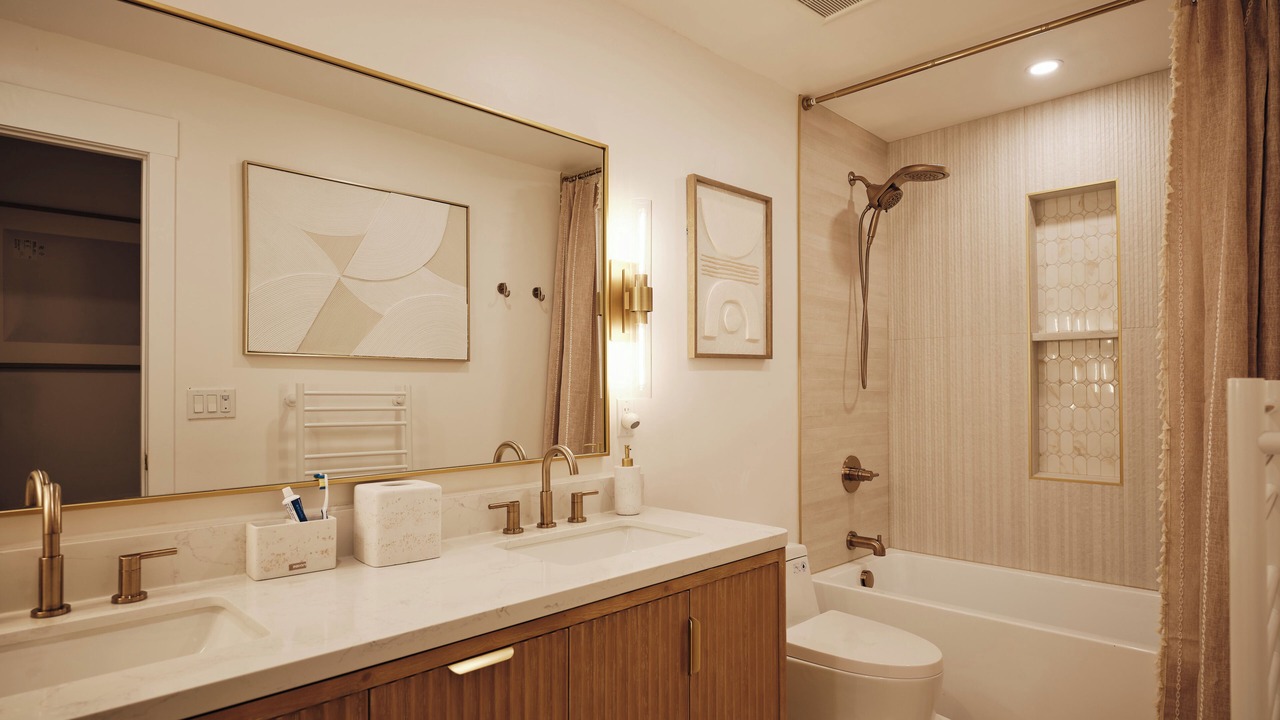 Photo of Bathroom in Sandy