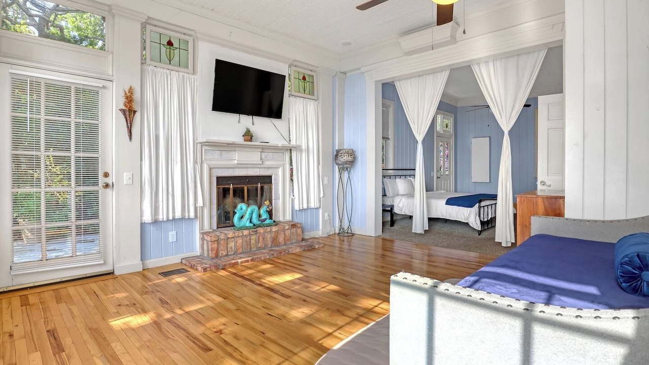 Photo of Bedroom in Tropic