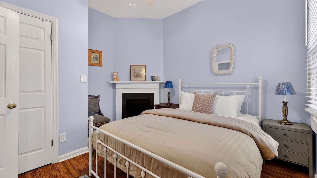 Photo of Bedroom in Beach Institute