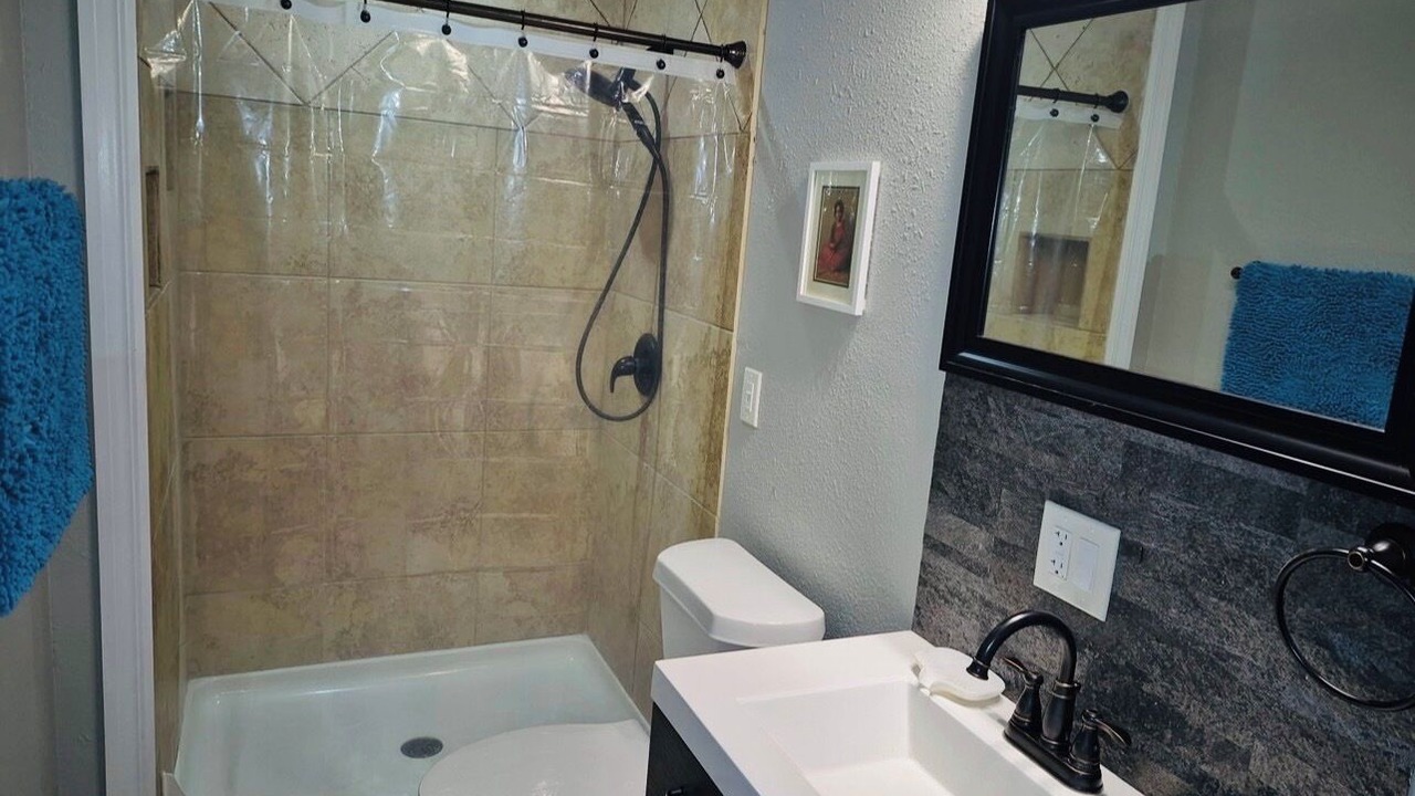 Photo of Bathroom in Tropic Shores