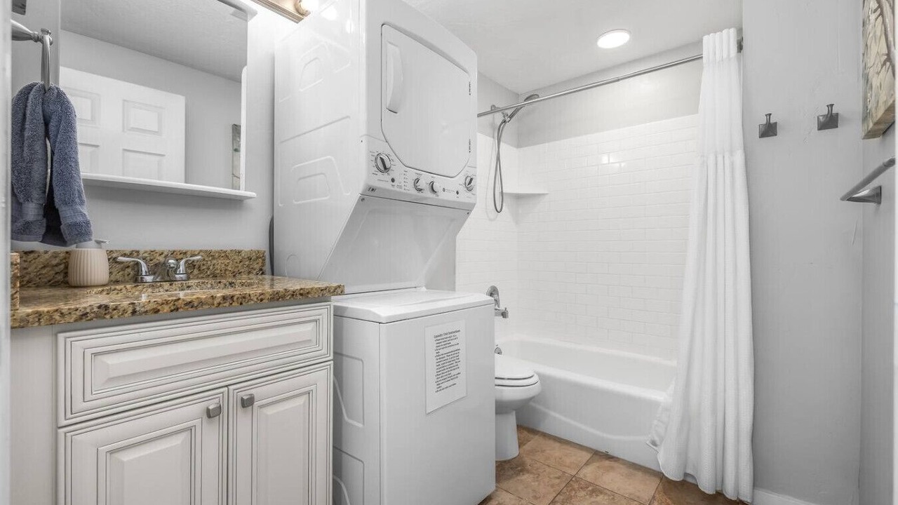 Photo of Bathroom in Lakeview