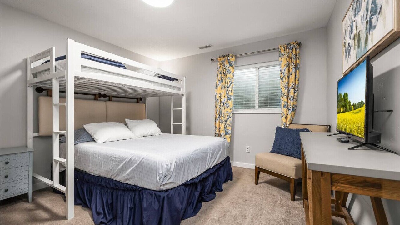 Photo of Bedroom in Lakeview