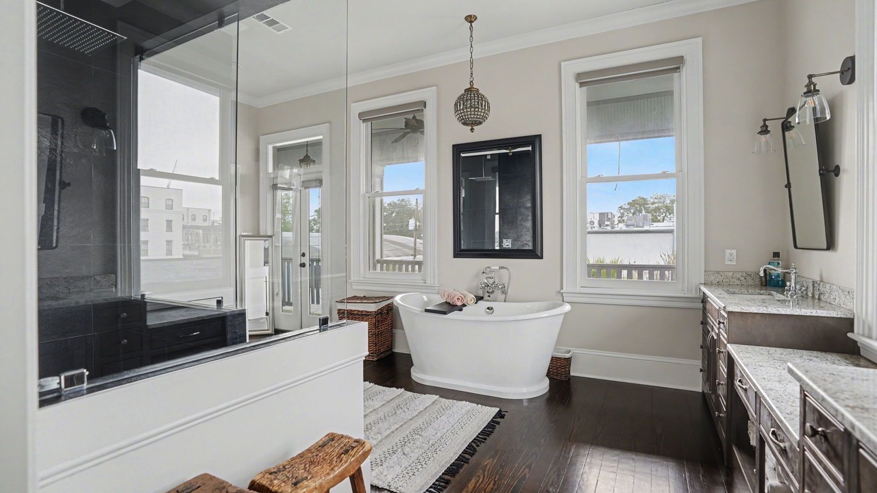 Photo of Bathroom in Metropolitan