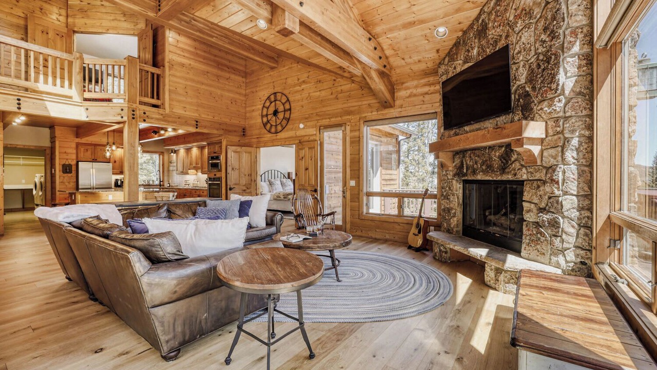 Photo of Livingroom in Warrior's Mark West