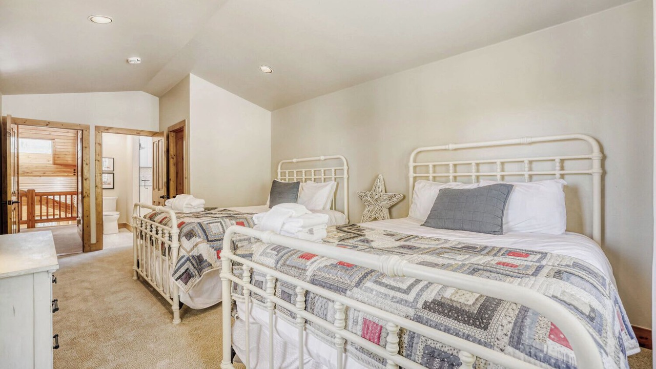 Photo of Bedroom in Warrior's Mark West