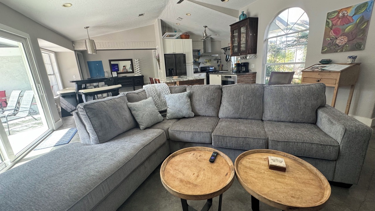 Photo of Livingroom in Thomas Drive