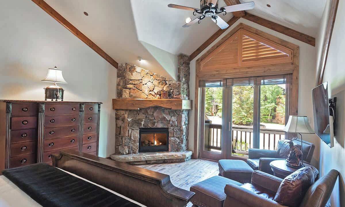Photo of Livingroom in Empire Pass