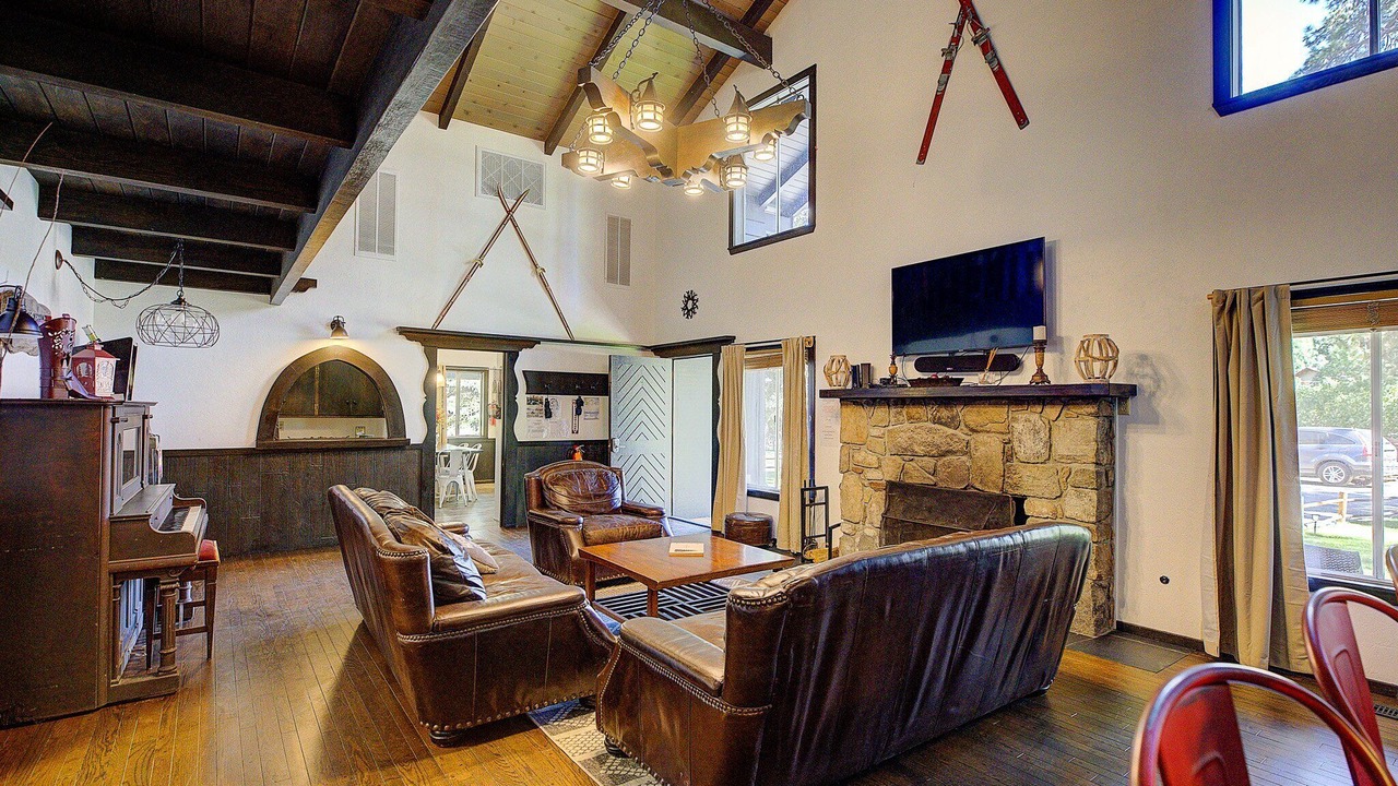 Photo of Livingroom in Big Bear