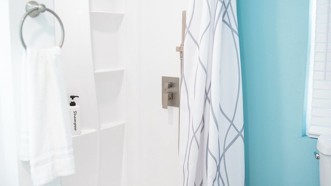 Photo of Bathroom in Weeki Wachee Gardens