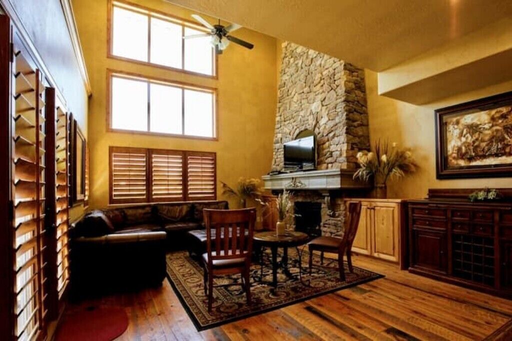 Photo of Livingroom in Wolf Creek