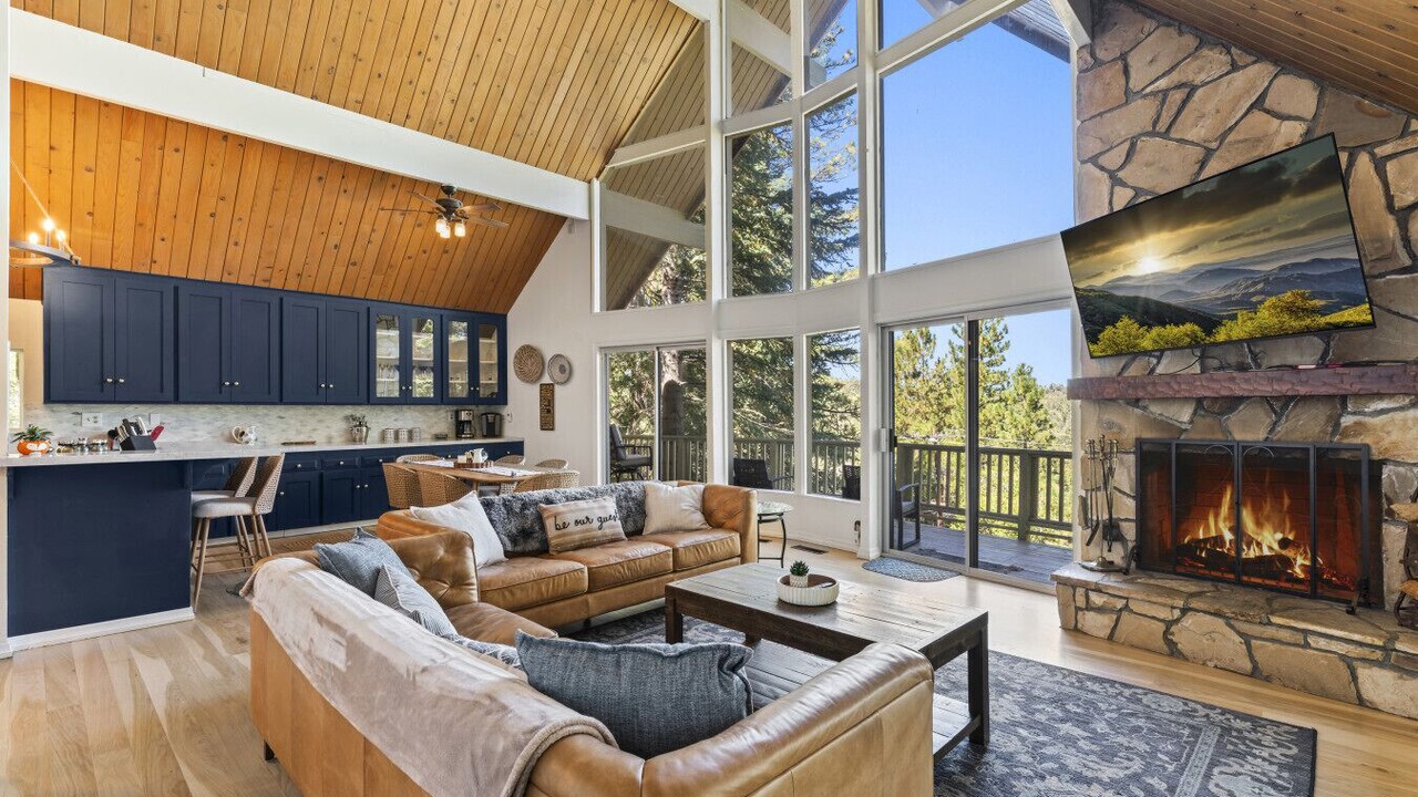 Photo of Livingroom in Blue Jay