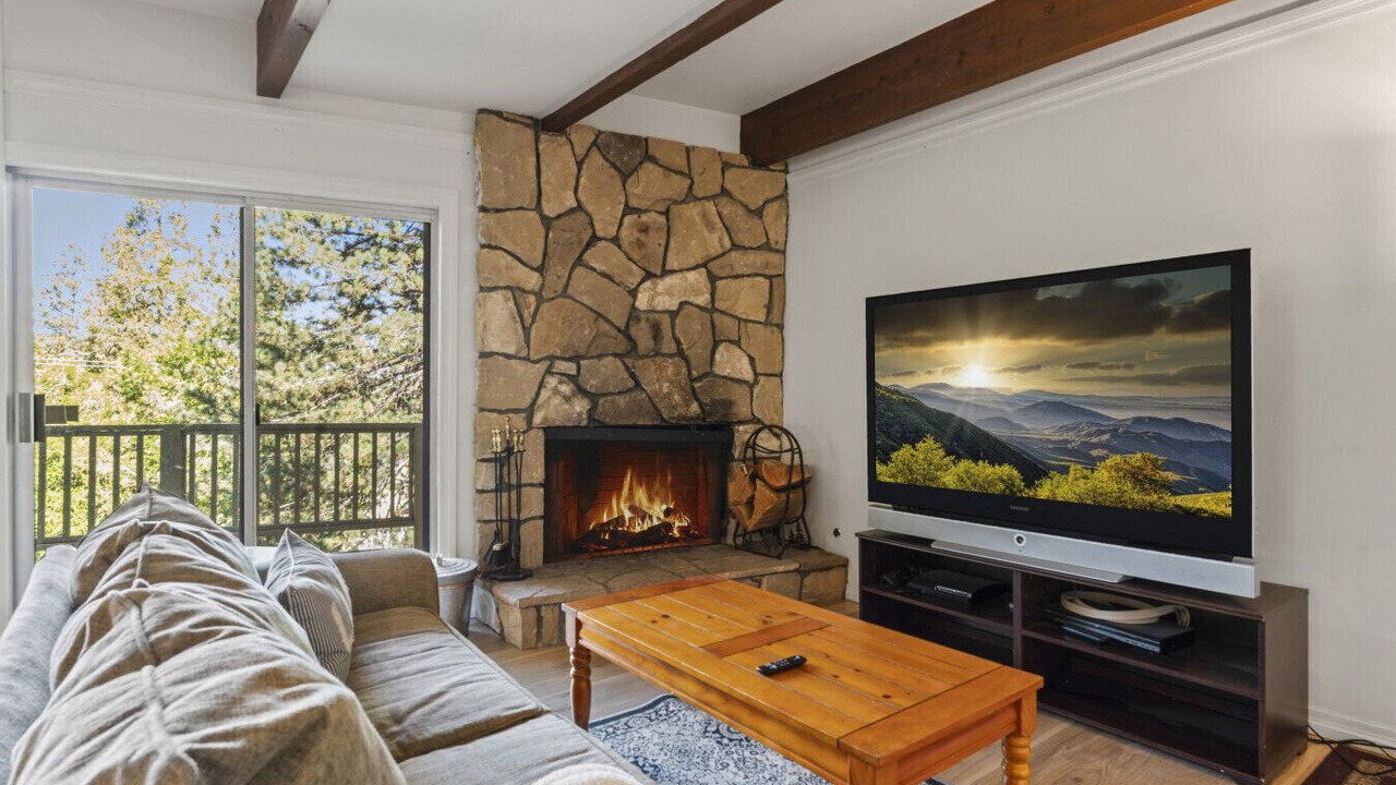 Photo of Livingroom in Blue Jay