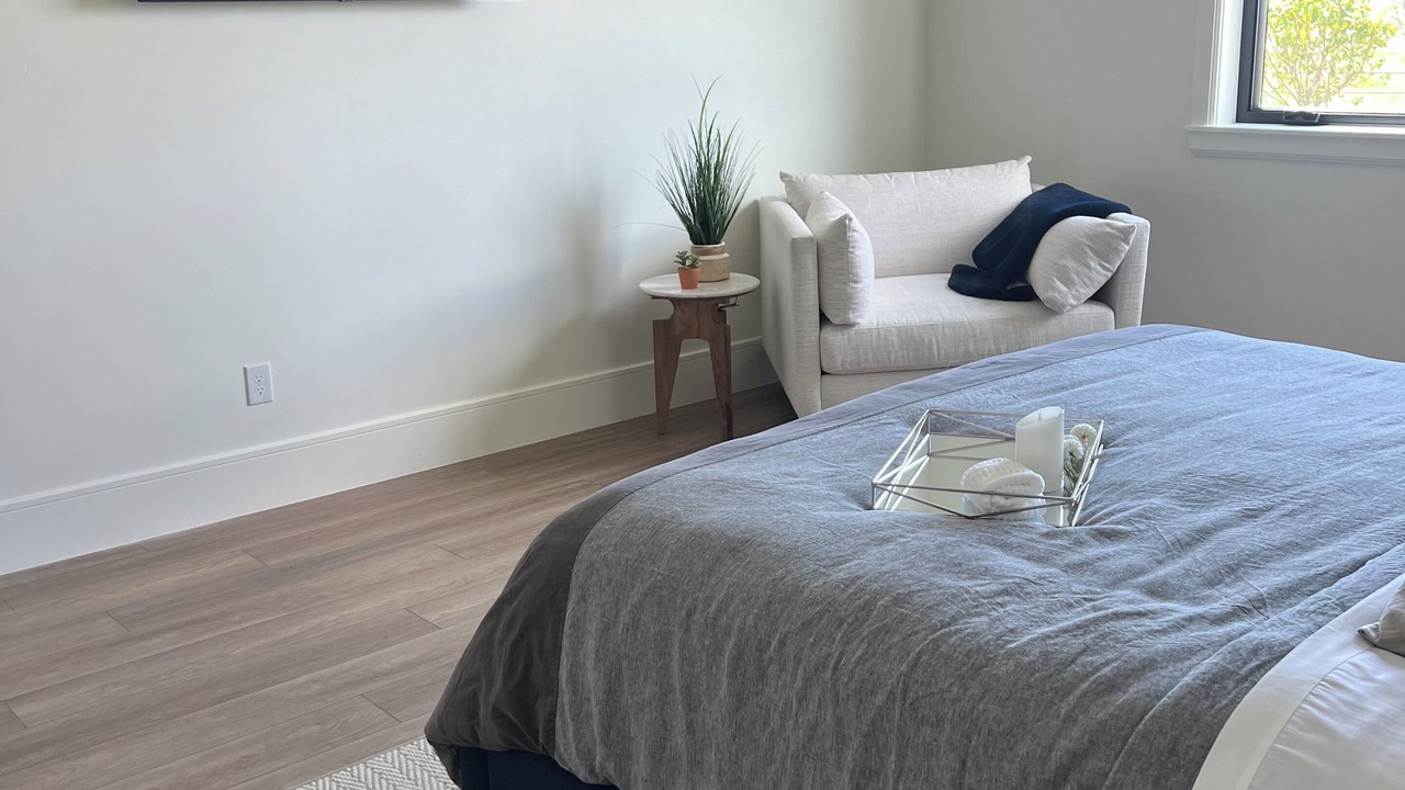 Photo of Bedroom in Lake Shore