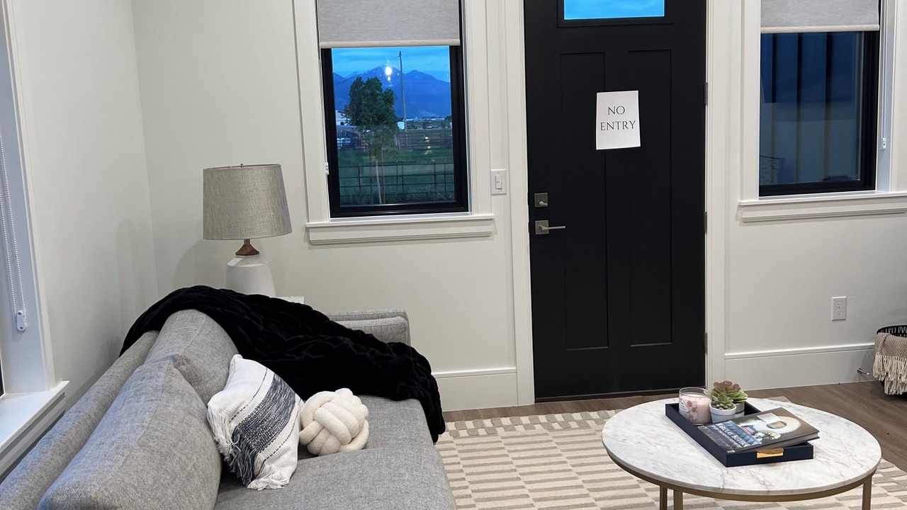 Photo of Livingroom in Lake Shore