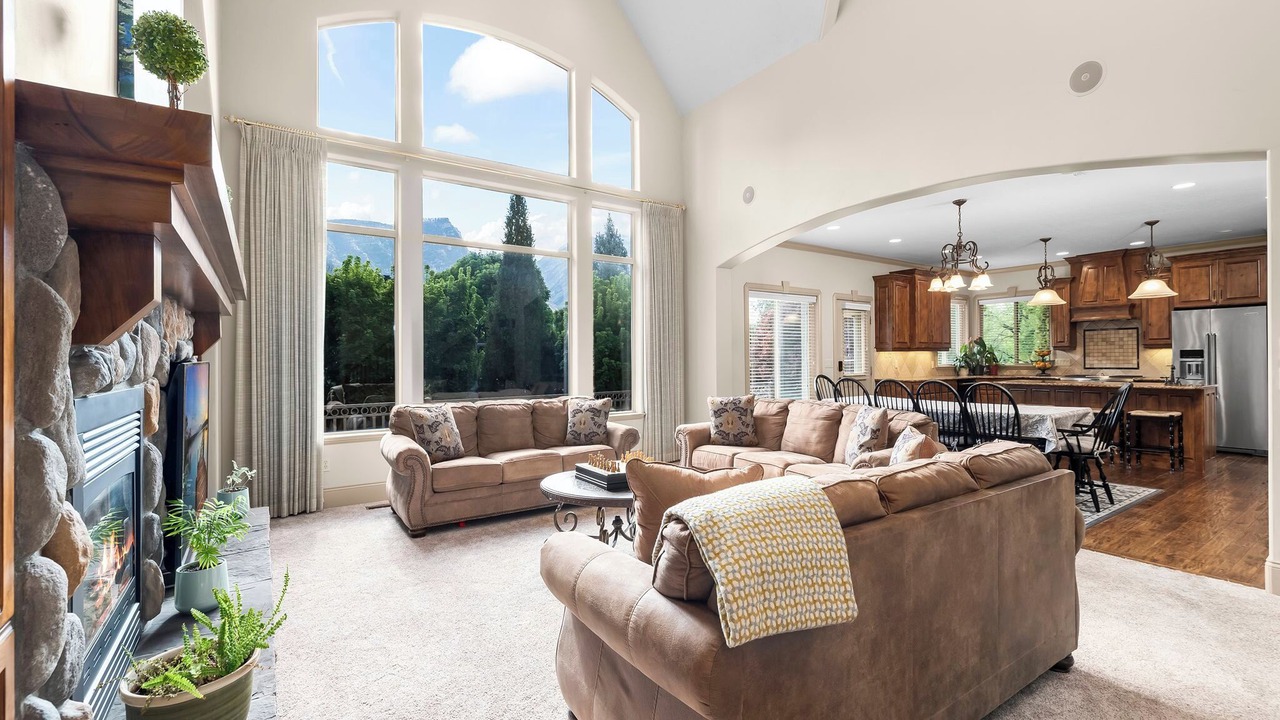 Photo of Livingroom in River Bottoms
