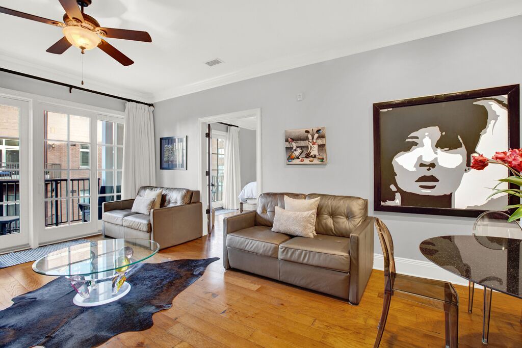 Photo of Livingroom in Historic District - North