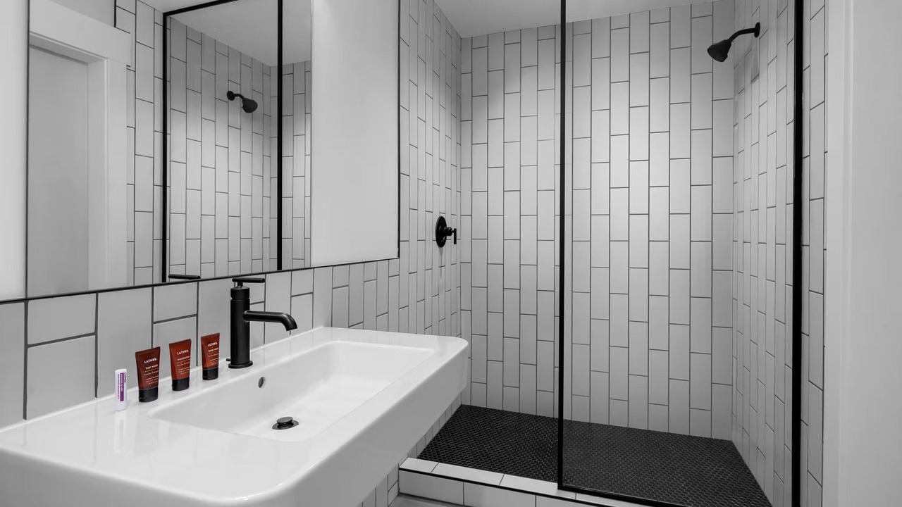 Photo of Bathroom in People's Freeway