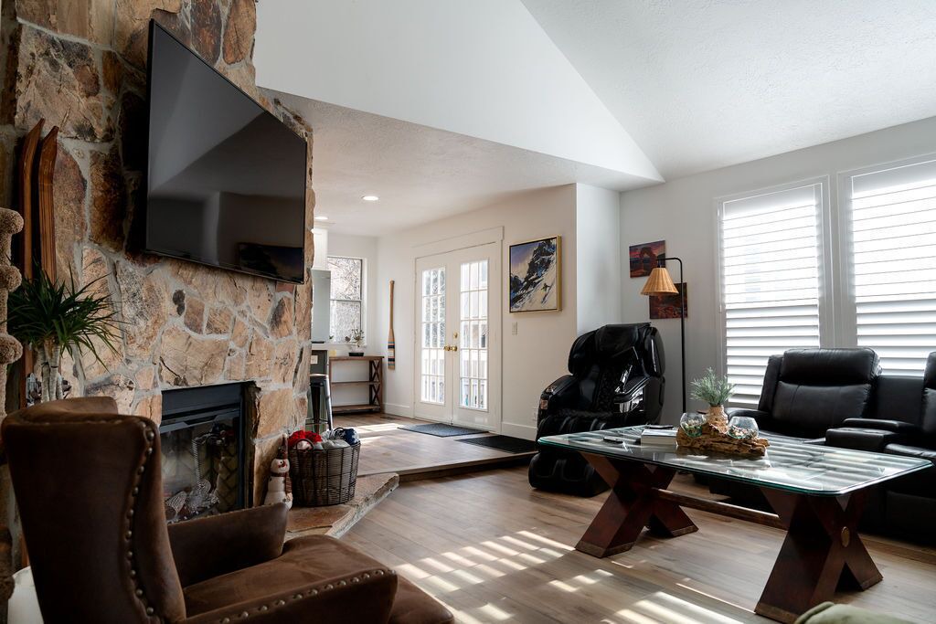 Photo of Livingroom in Cottonwood Heights